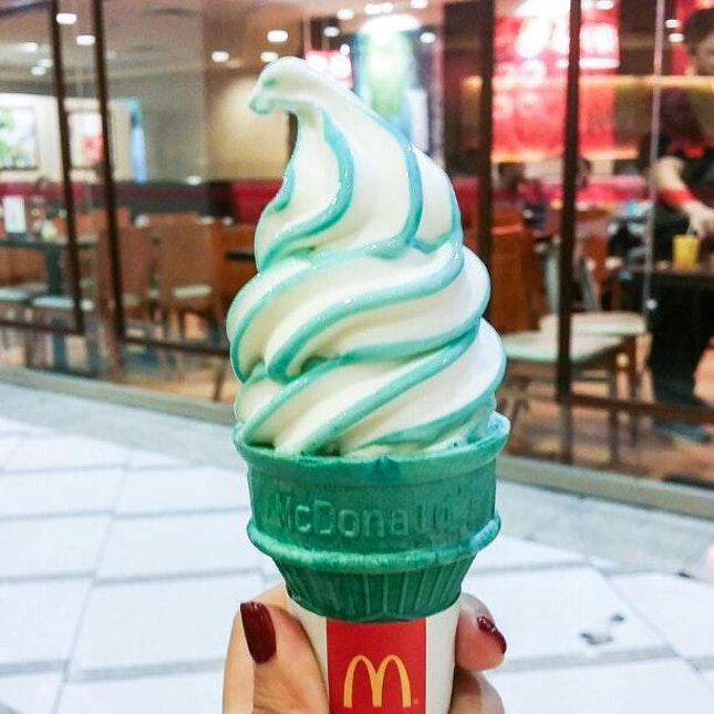 https://cdn.idntimes.com/content-images/post/20180502/burpplecom-blue-cotton-candy-4a70e70fd1cd4fc00591082c6f6d1d4e.jpg