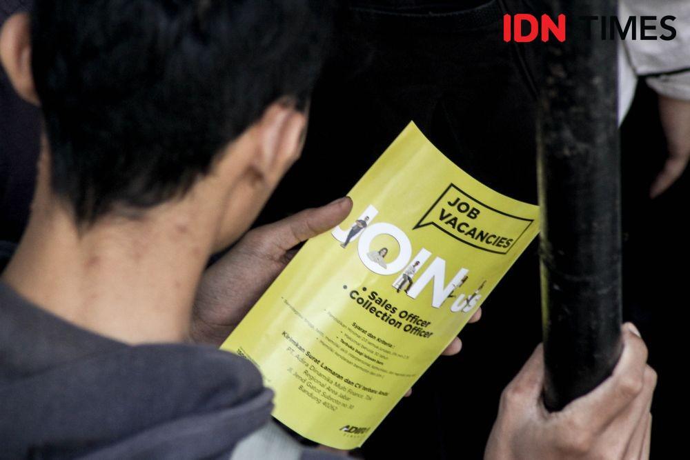 https://cdn.idntimes.com/content-images/post/20190625/bursa-tenaga-kerja-job-fair-di-bandung-0314-7706fc21278d2fa0a16d24f57b2a0d44.jpg