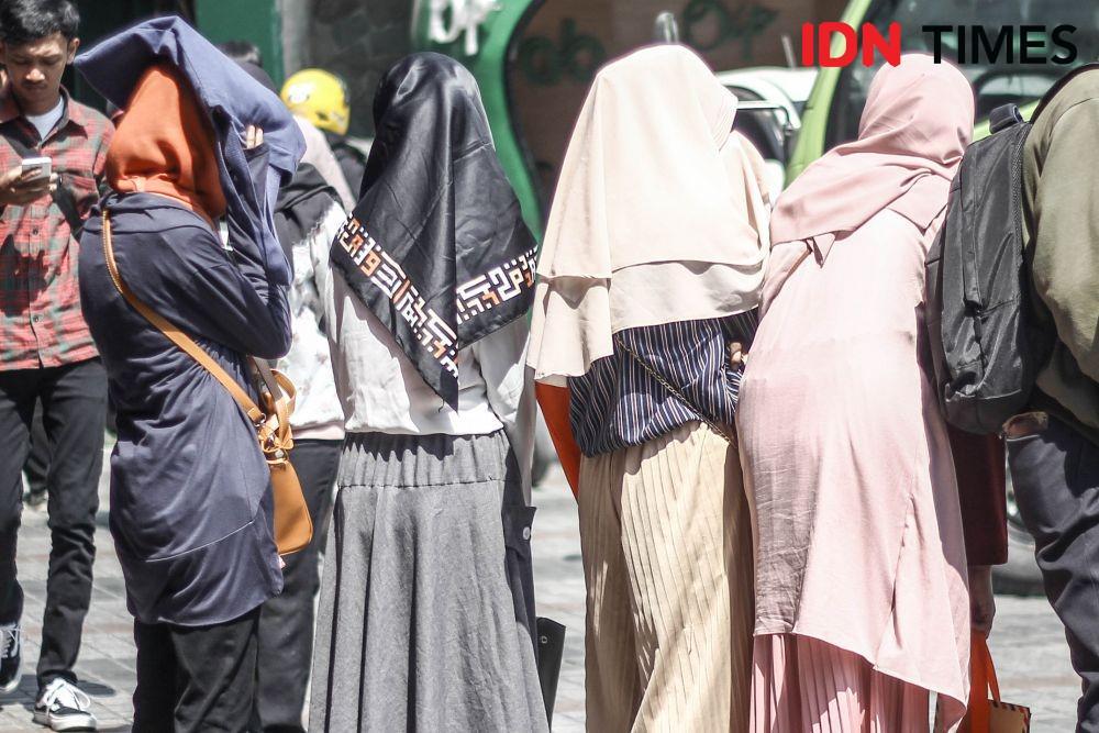 https://cdn.idntimes.com/content-images/post/20190625/bursa-tenaga-kerja-job-fair-di-bandung-0413-0947959e65f4f282e0e4b782cc1cae28.jpg