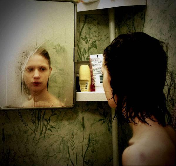 http://cdn.idntimes.com/content-images/post/old/c72c0-Mirror_by_eatmeupinside_devianart.jpg