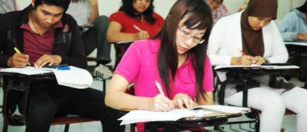http://cdn.idntimes.com/content-images/post/20151216/ca-hanyalewat-teman-kampus-b317514f376eafb0516a6829a0ebbbcc.jpg