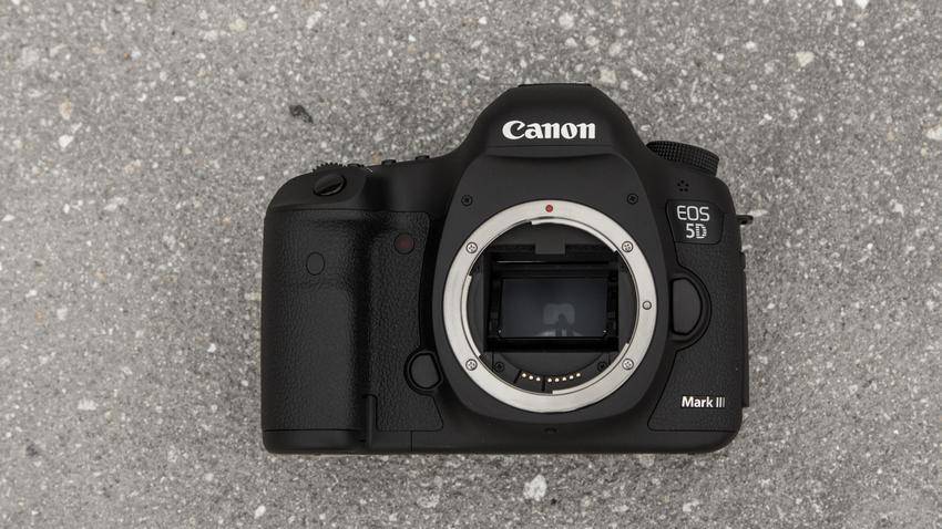 https://cdn.idntimes.com/content-images/post/20161117/canon-5d-mk-ii-98423d539f13cb773394eab69f5c6c94.jpg