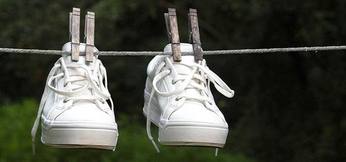 https://cdn.idntimes.com/content-images/post/20171122/cara-merawat-sepatu-sneakers-kesayangan-sobat-gaya-menjemur-sepatu-dfe9a40c717cb03cd08da4c9b55980fb.jpg