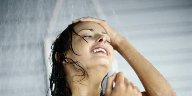 http://cdn.idntimes.com/content-images/post/old/cd453-mandi-di-kos_merdekacom.jpg