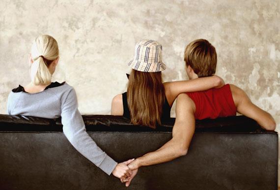 https://cdn.idntimes.com/content-images/post/20170620/cheating-on-girlfriend-31a60c3f39ca4b69e3b11e5649a78b4e.jpeg