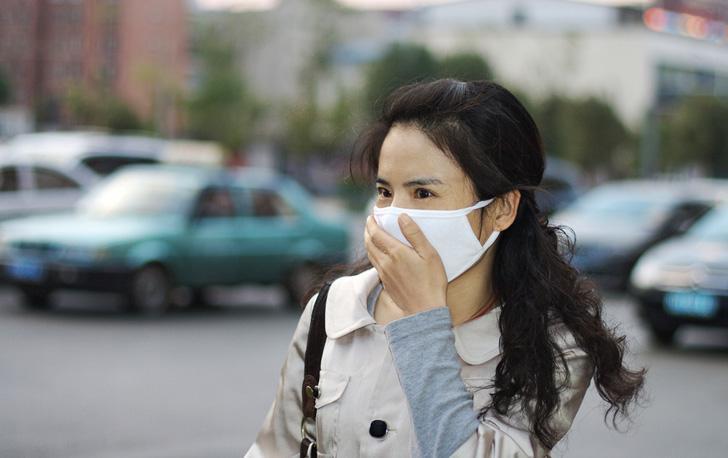 https://cdn.idntimes.com/content-images/post/20171129/chinese-woman-with-air-mask-b56d71a7331b7f178edfd072b3aeea1d.jpg