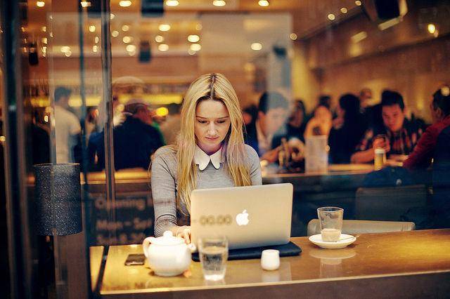 http://cdn.idntimes.com/content-images/post/20160125/coffee-shop-girl-e9947de5904c9bdac946f1b9300e3879.jpg