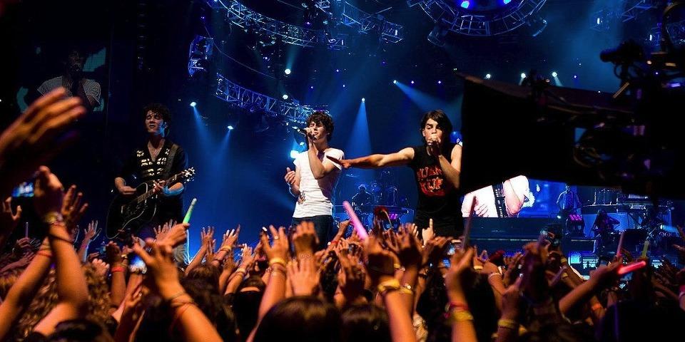 https://cdn.idntimes.com/content-images/post/20171122/concert-9609d27072cdd1ec714332164362f36d.jpg