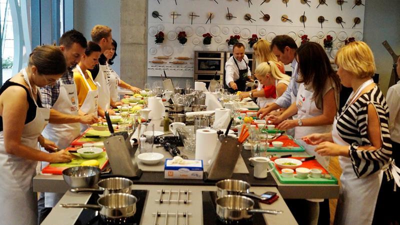 http://cdn.idntimes.com/content-images/post/20160826/cooking-class-b01cebbdad818c6b89e246785c6f6e9a.jpg