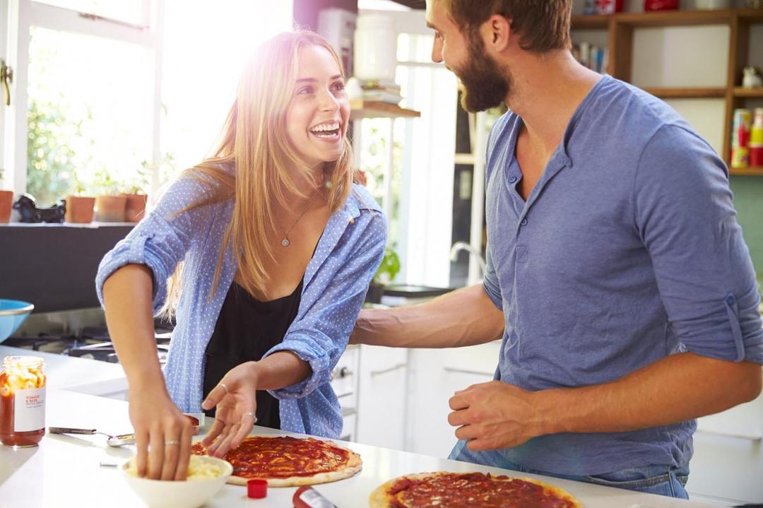 https://cdn.idntimes.com/content-images/post/20170510/cooking-date-night-ideas-fitted-39a28045603c8c92a77a47a05ee2615c.jpg