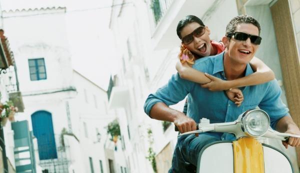 http://cdn.idntimes.com/content-images/post/20160111/couple-travel-c20037784895873da500f562d52ce24f.jpg