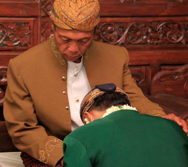 http://cdn.idntimes.com/content-images/post/old/d9977-OrangTua3_kompasianacom.jpg