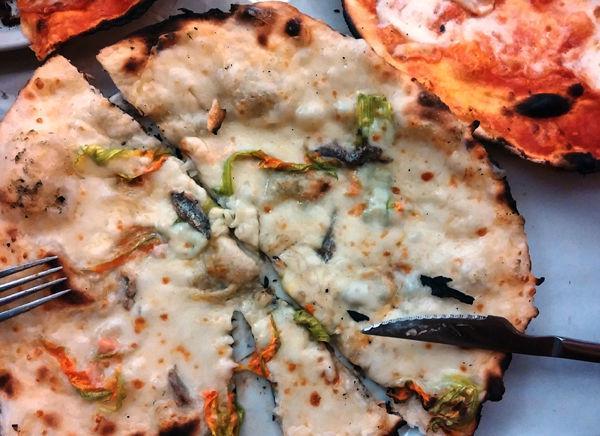 http://cdn.idntimes.com/content-images/post/old/daee3-Pizza4_breadcakesandalewordpresscom.jpg