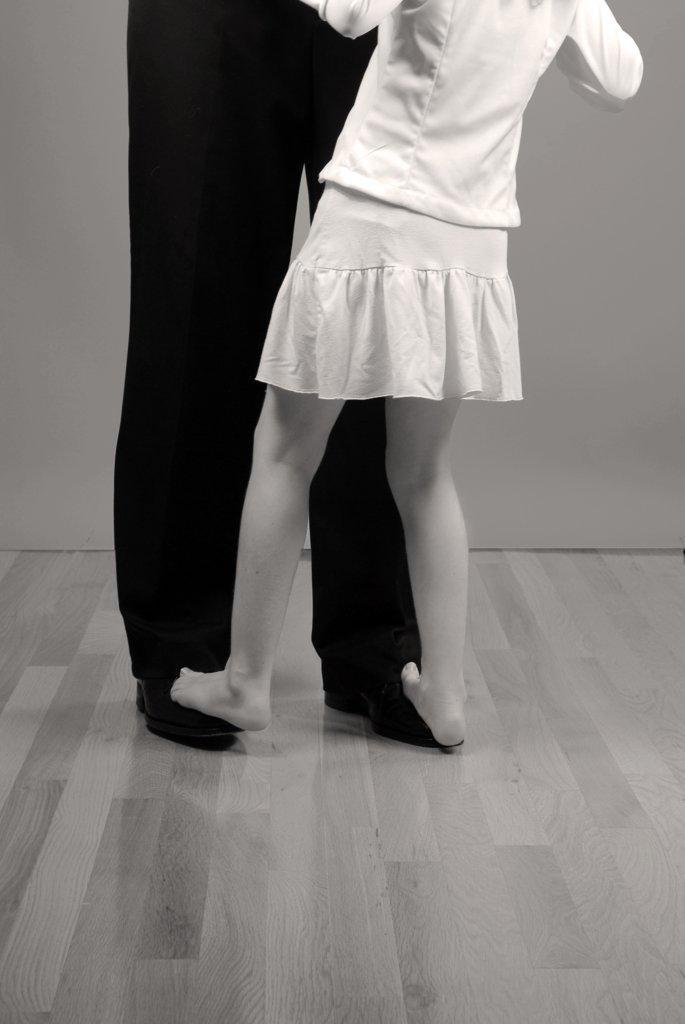 https://cdn.idntimes.com/content-images/post/20161219/dance-night-away-1ac9c44bec974119bc4a94013bae0096.jpg