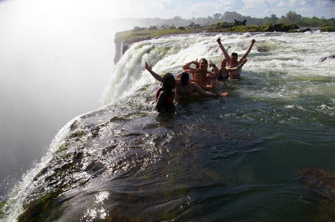 http://cdn.idntimes.com/content-images/post/20160719/devils-pool-vic-falls-1bc52d7b0b938a4ed92af84326eb13c1.jpg