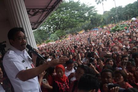 https://cdn.idntimes.com/content-images/post/20170510/djarot-f92d80d816487f0db1c194bf23195eb4.jpg
