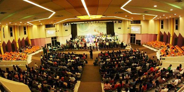 http://cdn.idntimes.com/content-images/post/old/e0137-wisuda7_apmgpetraacid.jpg