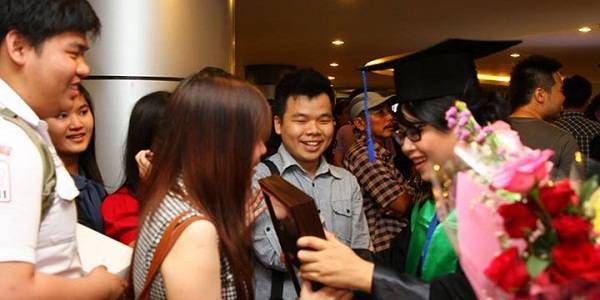 http://cdn.idntimes.com/content-images/post/old/e4c20-wisuda13_facebook.jpg