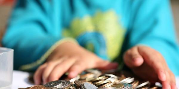 http://cdn.idntimes.com/content-images/post/old/e7b01-kid-money---naturemom.com.jpg