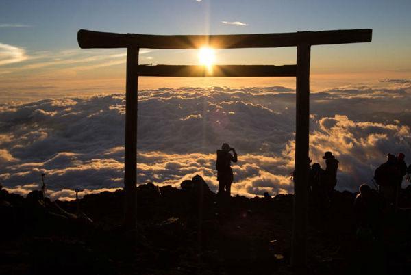 http://cdn.idntimes.com/content-images/post/old/e9ae6-Sunrise10_halfwayanywherecom.jpg