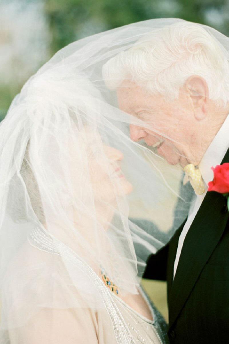 http://cdn.idntimes.com/content-images/post/20160802/elderly-couple-married-for-63-years-love-photoshoot-shalyn-nelson-wanda-joe-2-fbf432292695454cc1d0fc7645dd2189.jpg