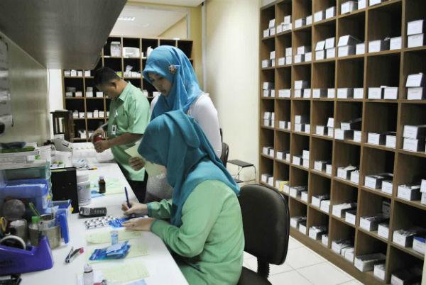 http://cdn.idntimes.com/content-images/post/20150906/farmasi2.jpg