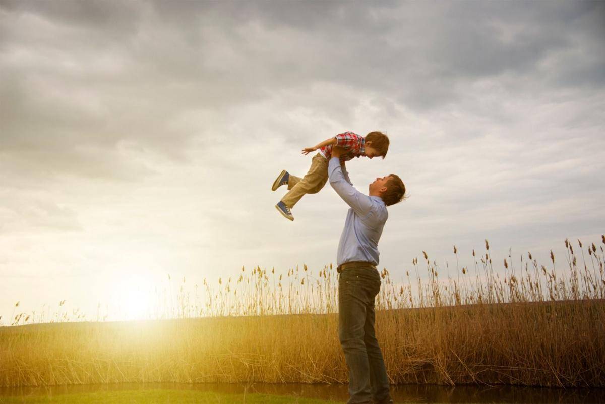 http://cdn.idntimes.com/content-images/post/20160210/father-and-son-a754e4df33750f553c83080605d01d69.jpg