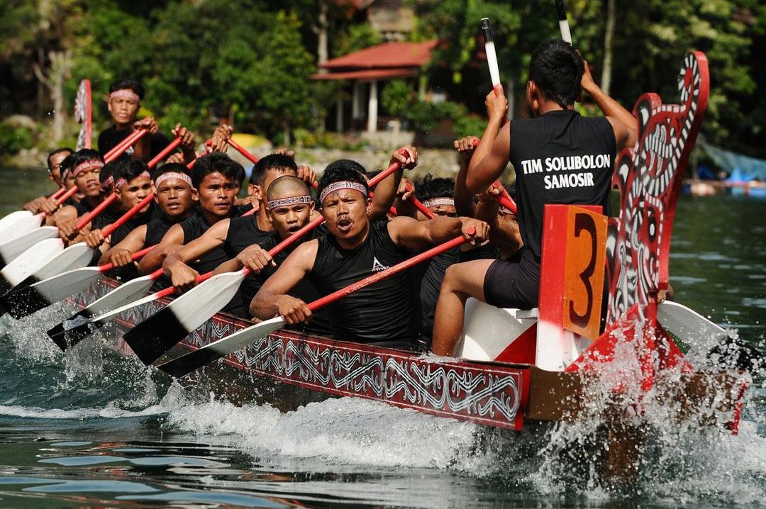 https://cdn.idntimes.com/content-images/post/20180116/festival-danau-toba-2014-2-7c3c96e867bd126f9e1b41d9de4aa431-e35f128eb8f043718e29dd87cf9842c8.jpg