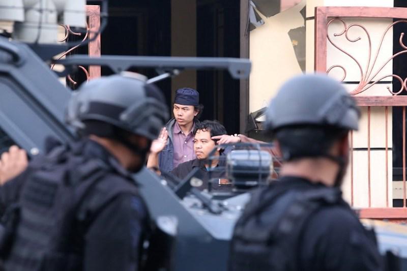 https://cdn.idntimes.com/content-images/post/20180510/foto-tiga-mako-brimob-414e48f16078498b0d8d5381f50ea081.jpg