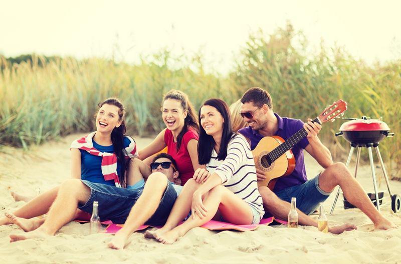 http://cdn.idntimes.com/content-images/post/20160525/friends-beach-party-grill-cd9c06a6f2cac46a019dfd4f12575178.jpg