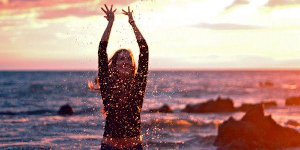 http://cdn.idntimes.com/content-images/post/20160120/girl-happy-photography-rocks-sky-favim-com-364246-4977310aaed04d358690aef92786f616.jpg