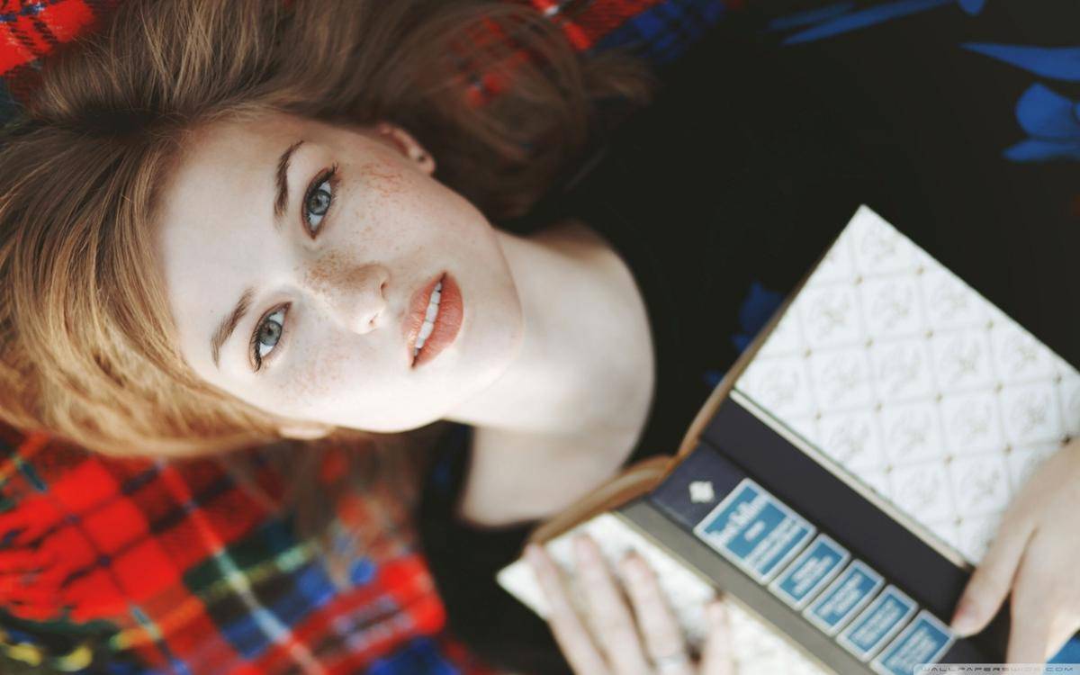 http://cdn.idntimes.com/content-images/post/20160520/girl-with-book-wallpaper-2560x1600-80cf5ea8bbc868c17b40981de470f6d4.jpg