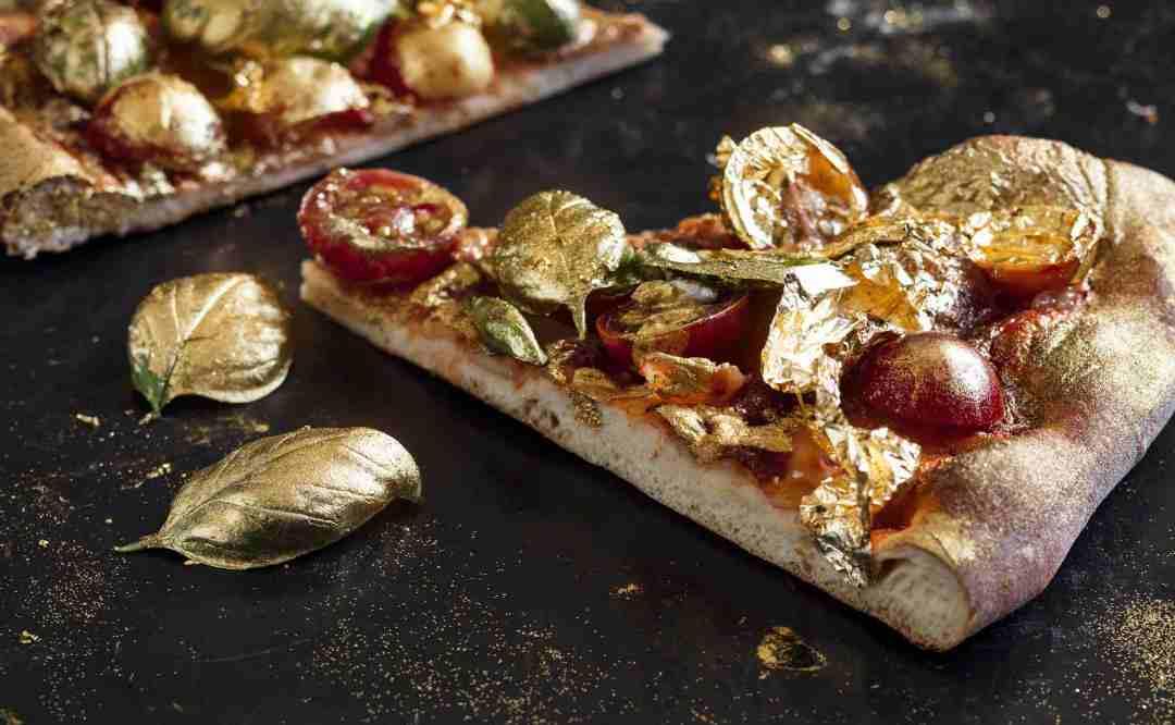 https://cdn.idntimes.com/content-images/post/20180516/gold-pizza-slice-2-d87e72677515ec7b62433f7532423c36.jpg