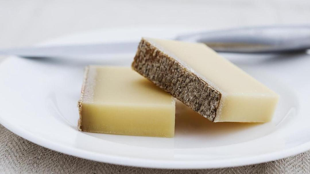https://cdn.idntimes.com/content-images/post/20180114/gruyere-f427cade6cbd133dcff75f57cbb7fb30.jpg