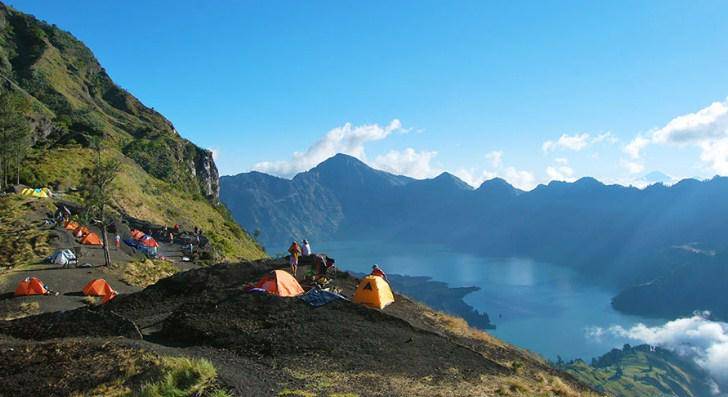 https://cdn.idntimes.com/content-images/post/20180422/gunung-rinjani-3a6d2db72c3106de1073a989be1ff6c7.jpg