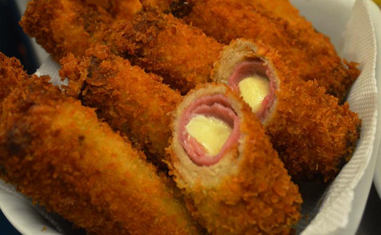 https://cdn.idntimes.com/content-images/post/20180115/ham-cheese-roll-768x474-06b000c2bc0b0434469bcc224c0026a6.png