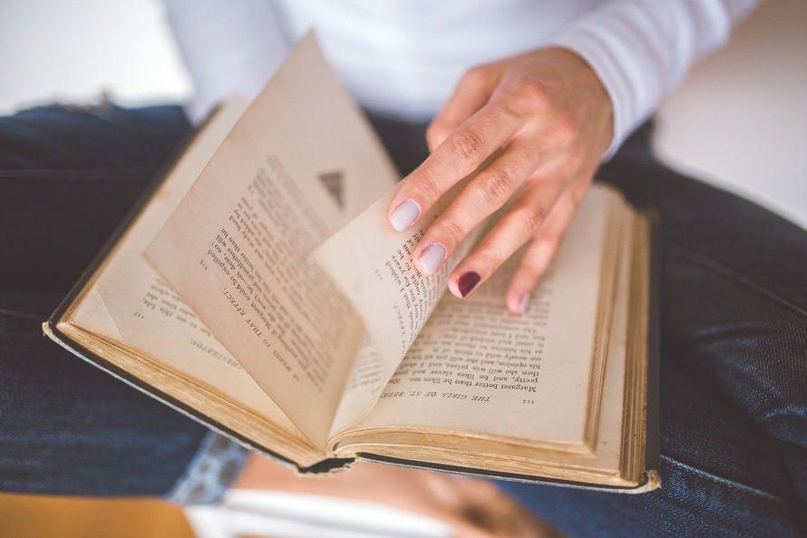 http://cdn.idntimes.com/content-images/post/20160225/hand-vintage-old-book-large-b80fa662821b16f85a6b23c9f43bf173.jpg