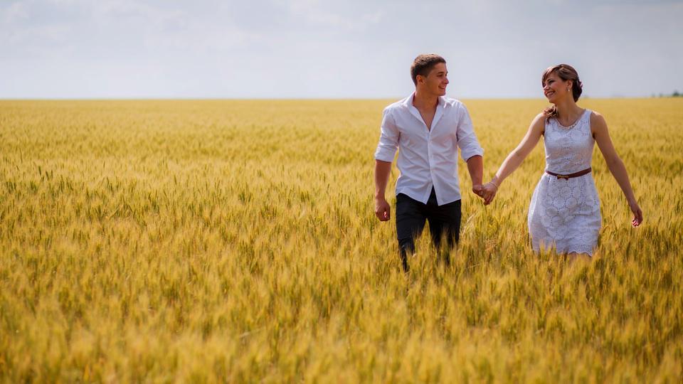 http://cdn.idntimes.com/content-images/post/20160719/happy-couple-talk-about-32b7a1ae4e56a5315e72ac0fdfcbd30f.jpg