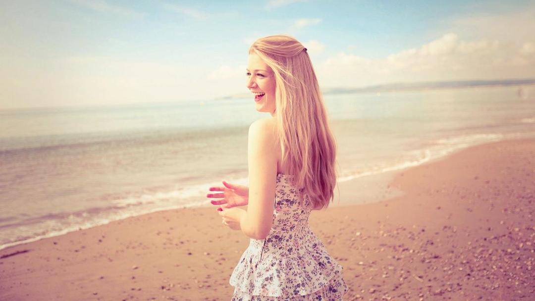 http://cdn.idntimes.com/content-images/post/20160521/happy-woman-hd-1080p-wallpapers-download-d48ae841dde0f672661132b0719fdd98.jpg