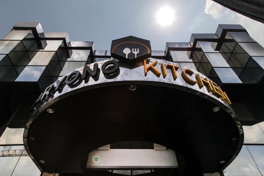 https://cdn.idntimes.com/content-images/post/20171010/haryono-kitchen-254ab335ae7af9adea964e219e93516d.jpg