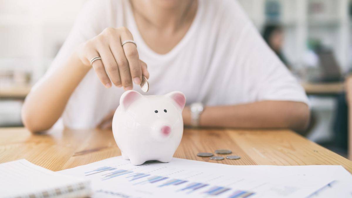 https://cdn.idntimes.com/content-images/post/20180508/how-to-save-money-4-1522720761-5923cc88d10a635c8de1a874f0cabb7e.jpg