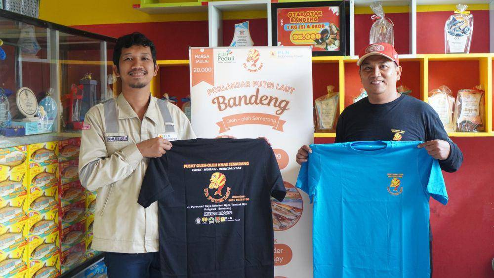 Perwakilan PLN IP Semarang juga mendampingi UMKM bandeng presto. (IDN Times/Dok Humas PLN IP Semarang)