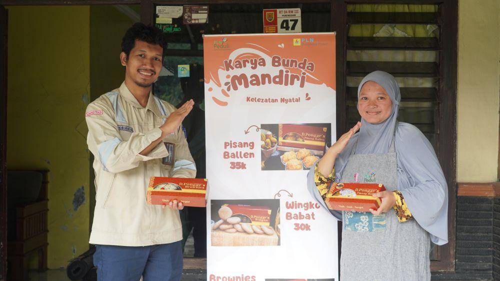 Penjual pisang balen dan wingko babat ini salah satu pelaku usaha yang diberi pendampingan pemasaran oleh PLN IP Semarang. (IDN Times/Dok Humas PLN IP Semarang)