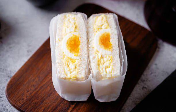 ilustrasi sandwich telur (iStockphoto.com/ nata_vkusidey)