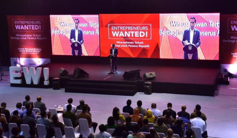 https://cdn.idntimes.com/content-images/post/20171218/jokowi-di-bandung1-771650dd2c287fc42ecf83e48dfb4d5f.jpg