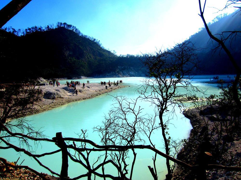https://cdn.idntimes.com/content-images/post/20170428/kawah-putih-ee95200572741c2e2785ca0c3e6bc44a.jpg
