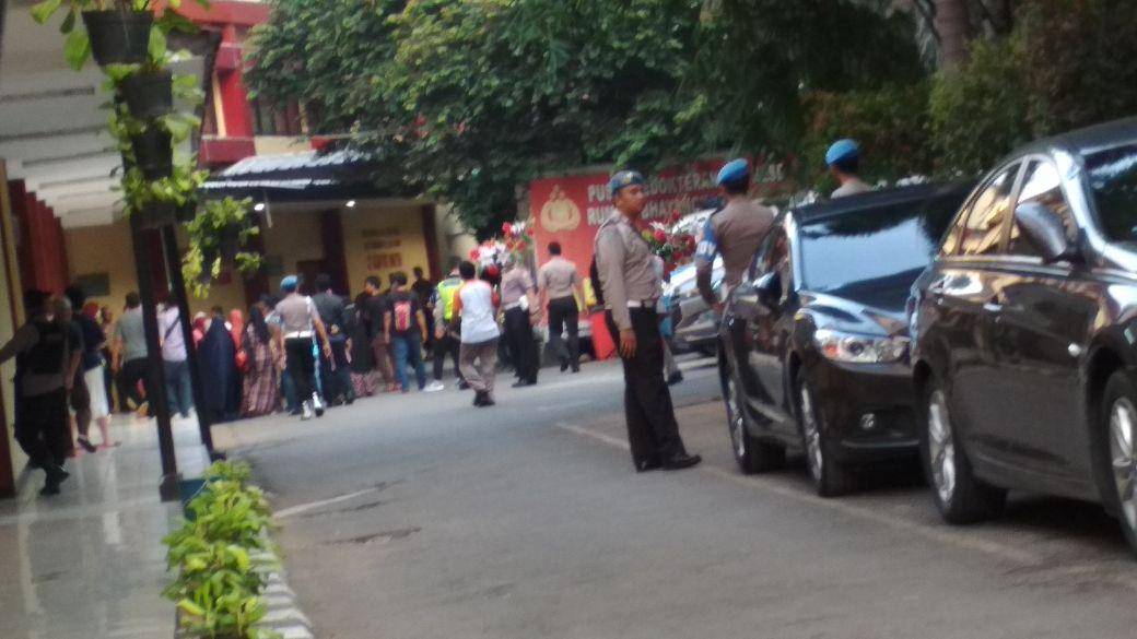 https://cdn.idntimes.com/content-images/post/20180509/keluarga-2-9e6be1f454accf3a14618ca9d9aeffb9.jpg