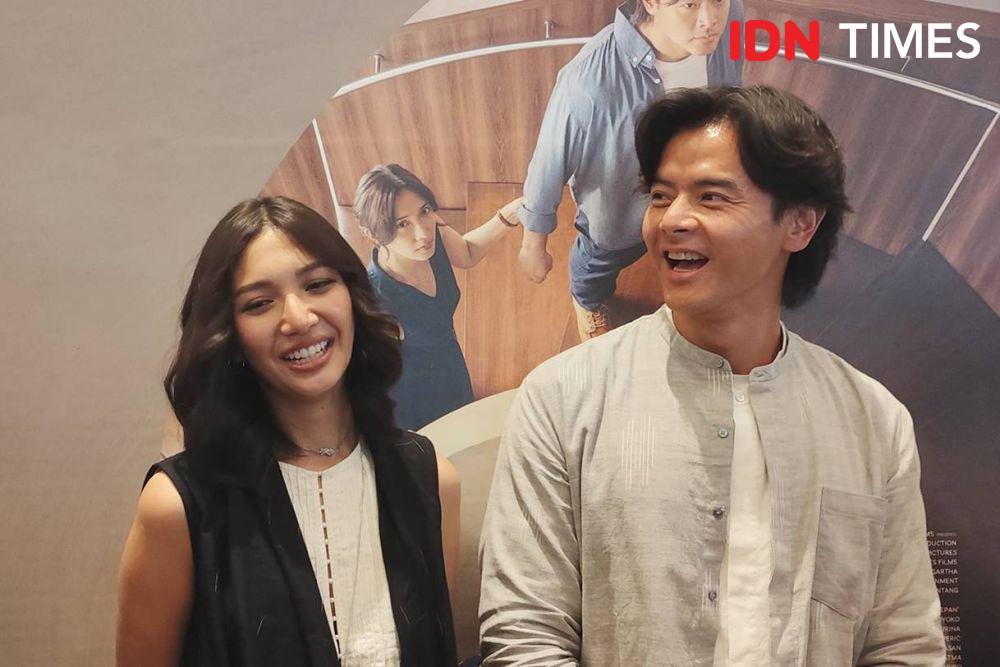 Sheila Dara dan Dion Wiyoko di perilisan trailer dan poster film "Sore Istri dari Masa Depan" di XXI Epicentrum, Jakarta Selatan, Kamis (22/5/2025) (dok. IDN Times/Shandy Pradana)