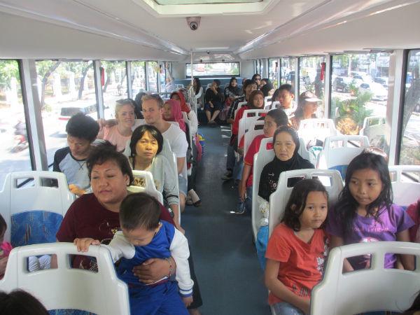 http://cdn.idntimes.com/content-images/post/20150919/kendaraanumum11.jpg