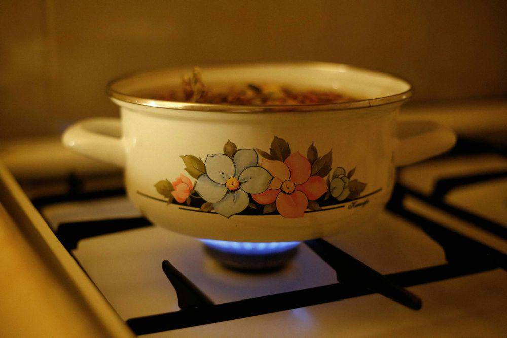 ilustrasi masak dengan api kecil (pexels.com/betül akyürek)